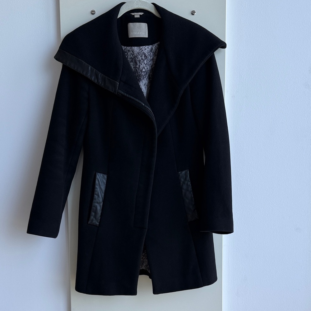 Soia & Kyo Black wool Coat with Leather Accents
